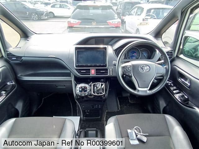 
Toyota Noah full									