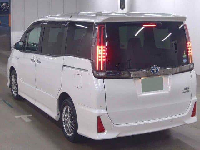 
Toyota Noah full									