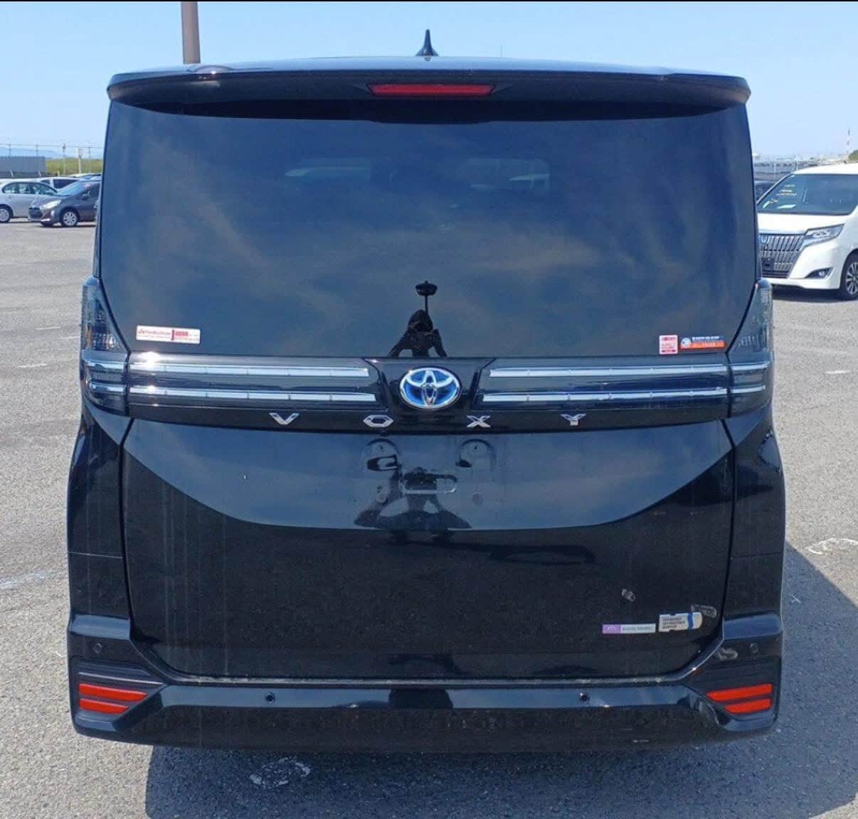 
TOYOTA VOXY S-Z NEW SHAPE 2022 ✨ S-Z Package — Full Loaded with Leg Rest ✨ 🔹 Mileage: 39,000 km 🔹 Auction Grade: 4 🔹 Color: Metallic Black (218) 🔹 Engine: 1800cc full									
