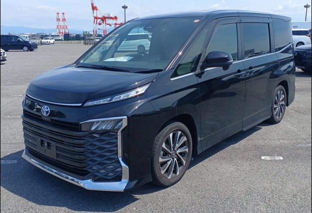 
TOYOTA VOXY S-Z NEW SHAPE 2022 ✨ S-Z Package — Full Loaded with Leg Rest ✨ 🔹 Mileage: 39,000 km 🔹 Auction Grade: 4 🔹 Color: Metallic Black (218) 🔹 Engine: 1800cc full									